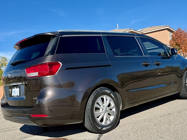 2017 Kia Sedona LX Minivan 4D