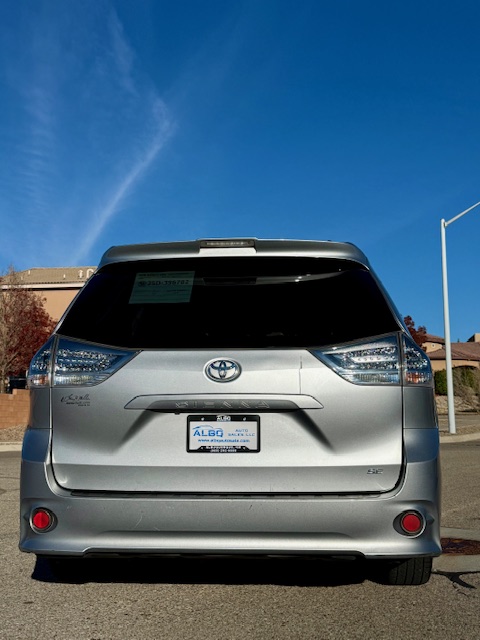 2018 Toyota Sienna SE Premium Minivan 4D