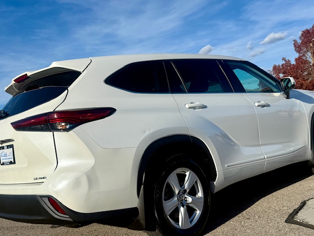 2021 Toyota Highlander LE Plus Sport Utility 4D