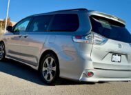 2018 Toyota Sienna SE Premium Minivan 4D