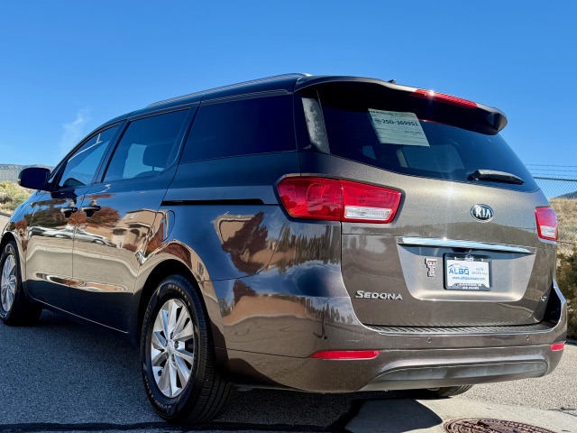 2017 Kia Sedona LX Minivan 4D