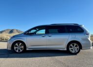 2018 Toyota Sienna SE Premium Minivan 4D