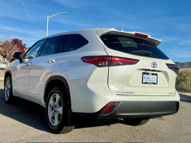 2021 Toyota Highlander LE Plus Sport Utility 4D
