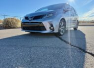 2018 Toyota Sienna SE Premium Minivan 4D