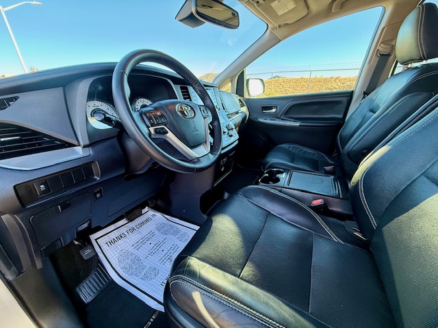 2018 Toyota Sienna SE Premium Minivan 4D