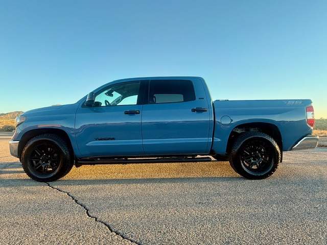 2019 Toyota Tundra CrewMax 4D Pickup 5 1/2 ft