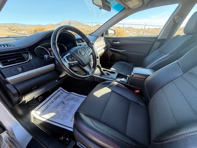 2017 Toyota Camry SE Sedan 4D