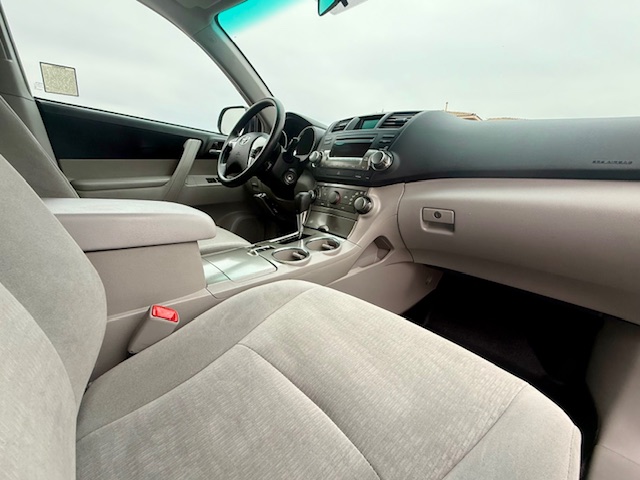 2012 Toyota Highlander SE Sport Utility 4D AWD