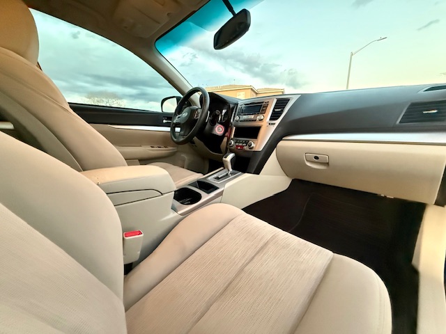 2013 Subaru Legacy 2.5i Premium Sedan 4D