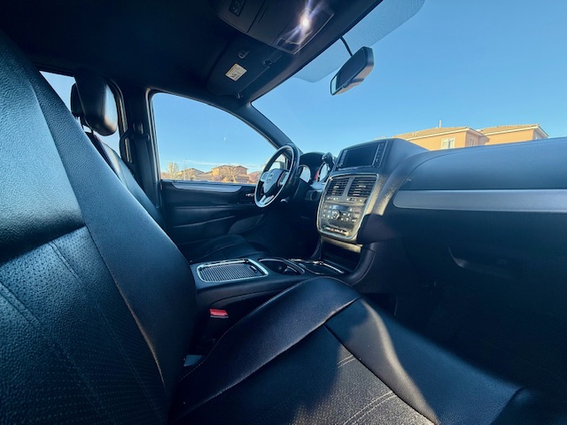 2014 Dodge Grand Caravan Passenger R/T Minivan 4D