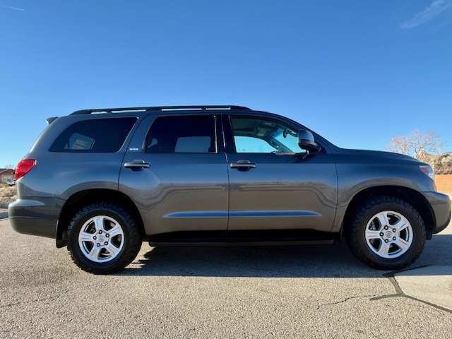 2016 Toyota Sequoia SR5 Sport Utility 4D