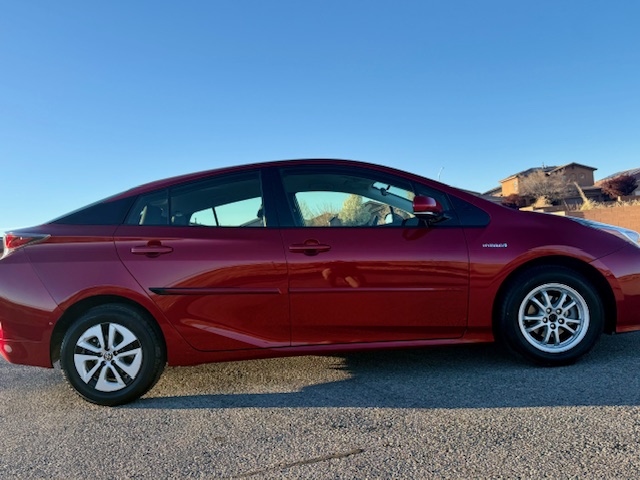 2018 Toyota Prius III Hatchback 4D