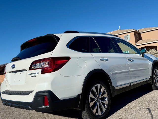 2018 Subaru Outback 3.6R Touring Wagon 4D