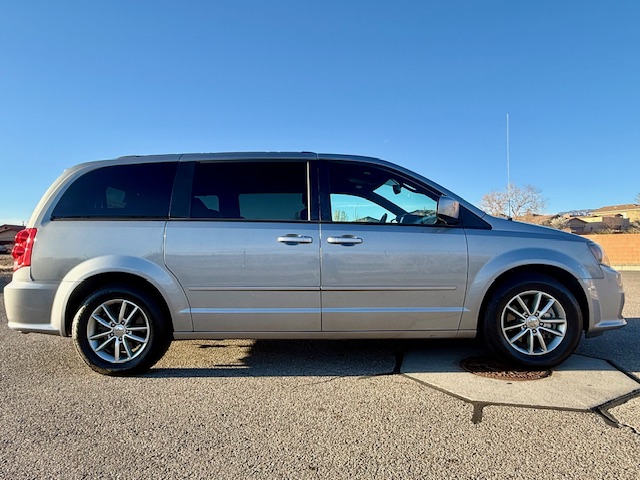 2014 Dodge Grand Caravan Passenger R/T Minivan 4D