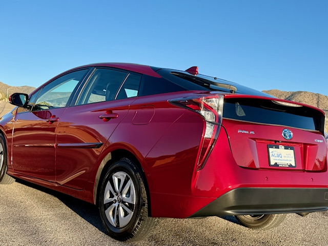 2018 Toyota Prius III Hatchback 4D