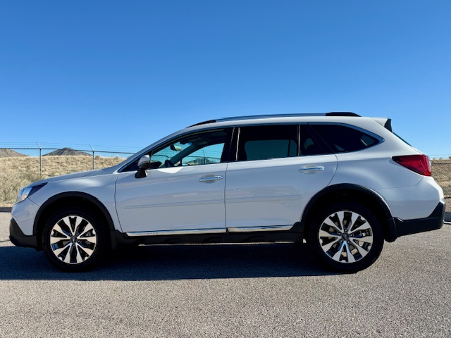 2018 Subaru Outback 3.6R Touring Wagon 4D