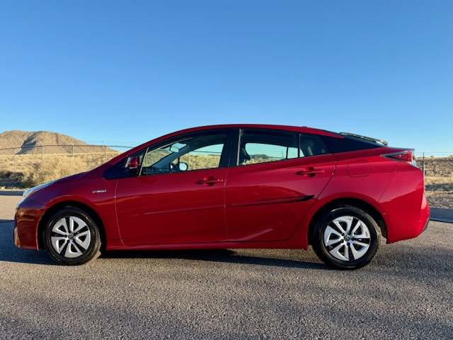 2018 Toyota Prius III Hatchback 4D