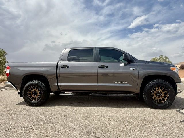 2017 Toyota Tundra CrewMax SR5 Pickup 4D 5 1/2 ft