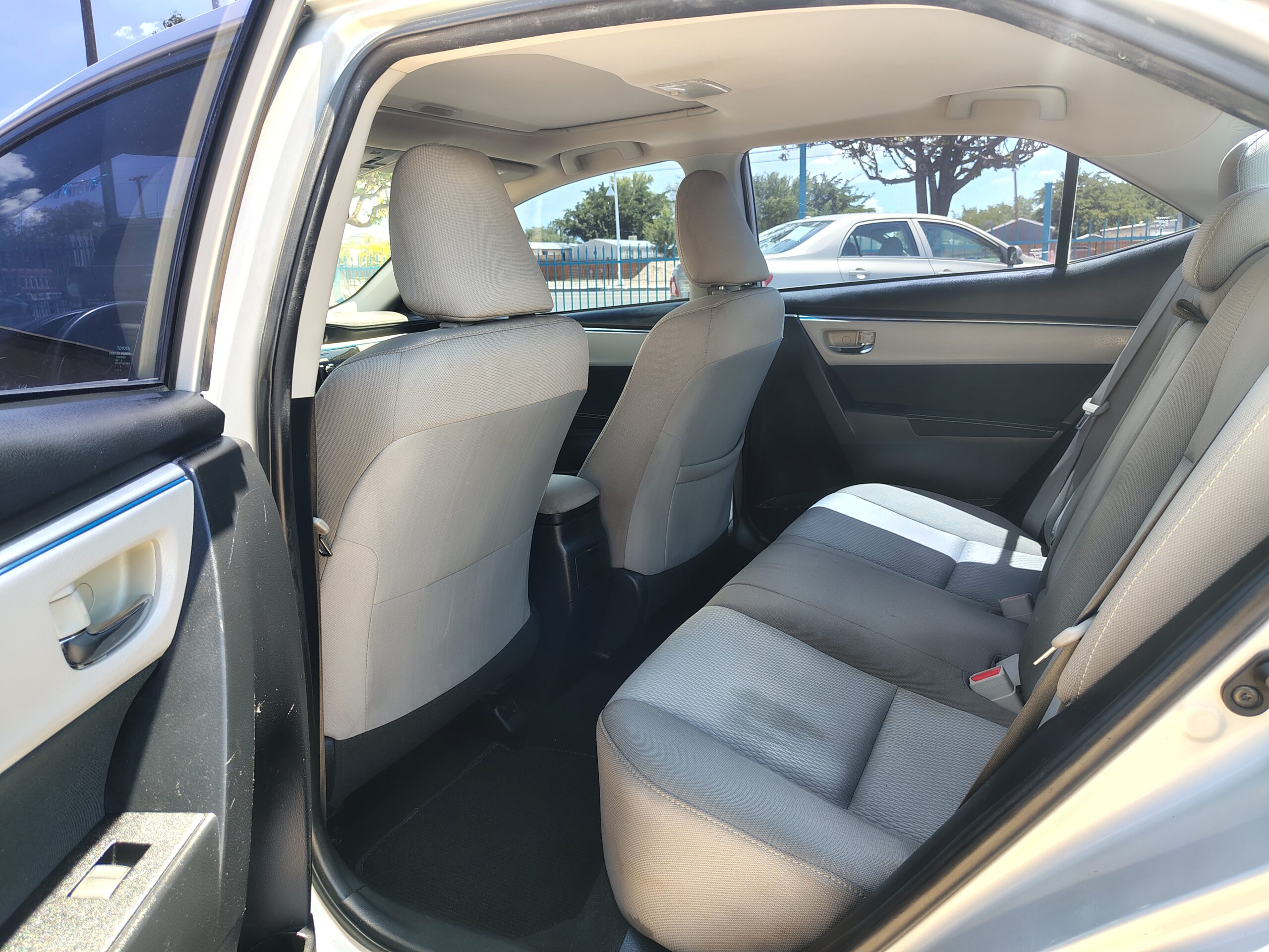 2016 Toyota Corolla LE Sedan 4D
